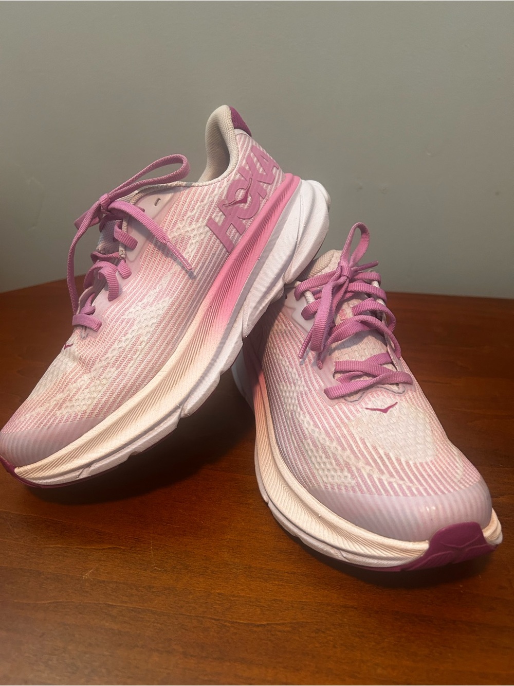 Hoka youth clifton 9 starlight glow Running Sneakers size 4